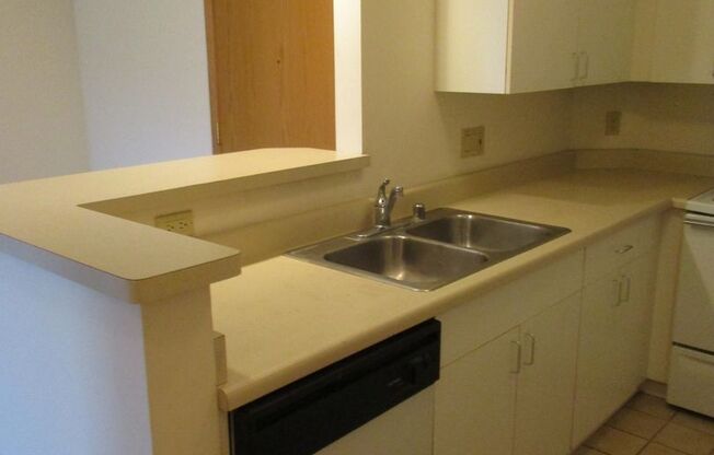 3 beds, 2 baths, $3,600, Unit CV 118-J