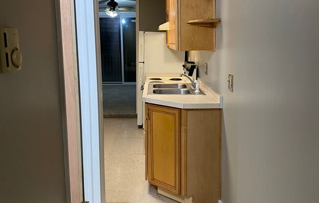 1 bed, 1 bath, $800, Unit 3