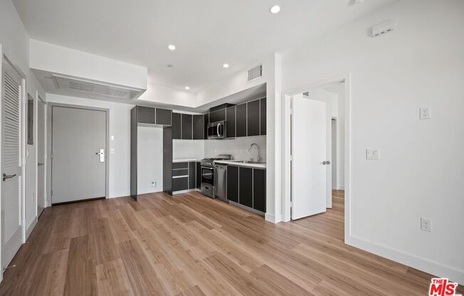 2 beds, 2 baths, 714 sqft, $3,495, Unit 609