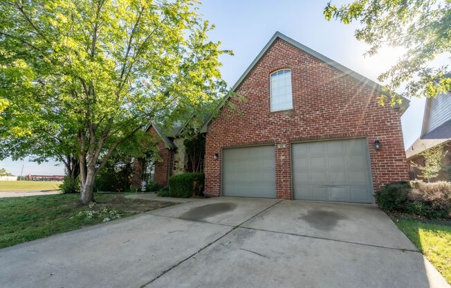 Charming 3-Bedroom Home + bonus room in Jenks School District 1/2 off first months rent!