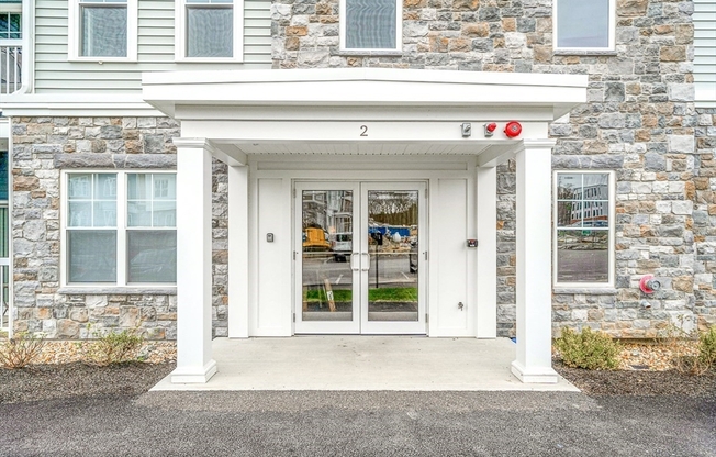 2 STRATTON DR