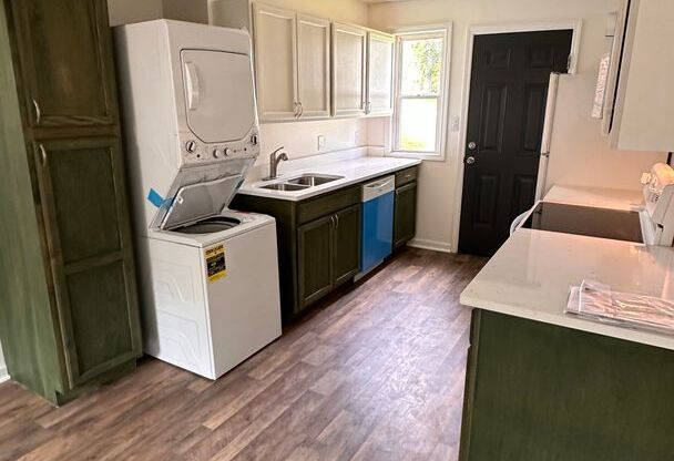 2BR/1BA Renovated Triplex Unit – Prime Location Near Meharry, TSU, and Vandy!
