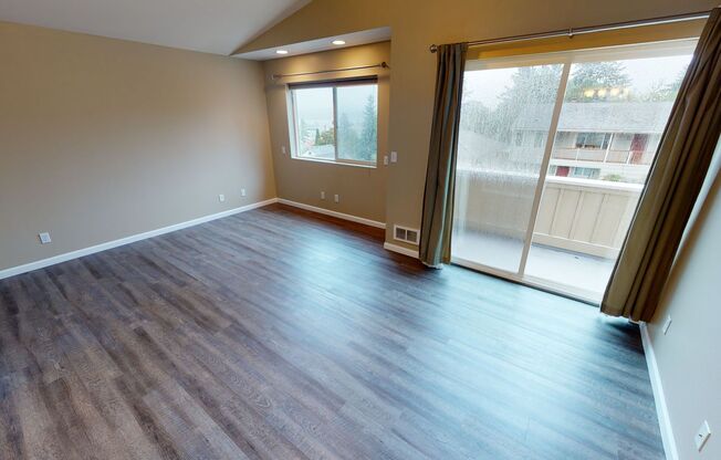 Navy Yard City 3 Bedroom Available for Rent! Water View & Fenced Backyard!
