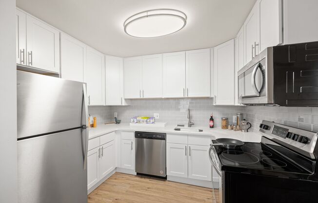 1 bed, 1 bath, 747 sqft, $1,695, Unit 116-16