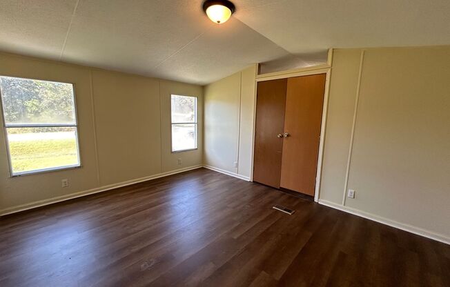 3 beds, 2 baths, $1,200