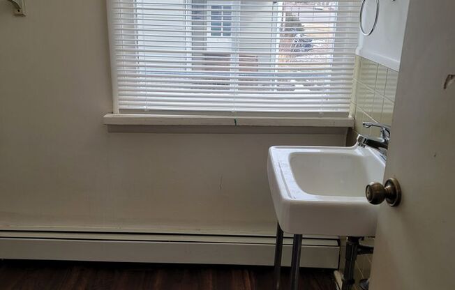 Studio, 1 bath, $700