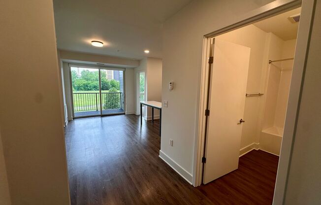 1 bed, 1 bath, 560 sqft, $1,675, Unit 310