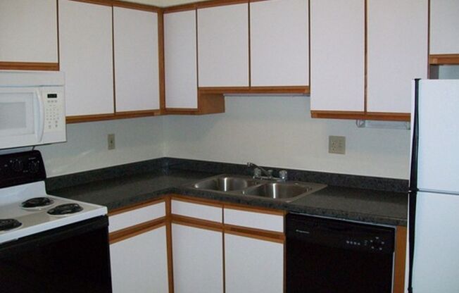 2 beds, 1 bath, 950 sqft, $1,545, Unit 146107