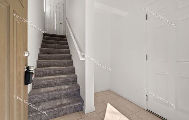 Charming Townhome w/ Peaceful Lake View, Fireplace, Balcony & More Near Progress Ridge!
