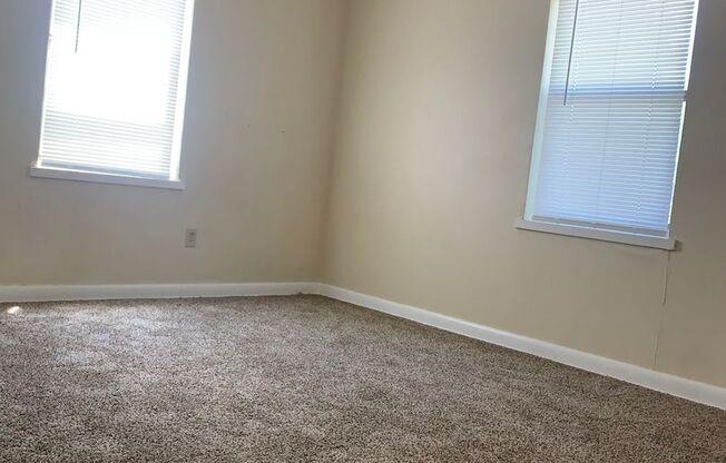 Adorable 2/1/1 Newer carpet and paint