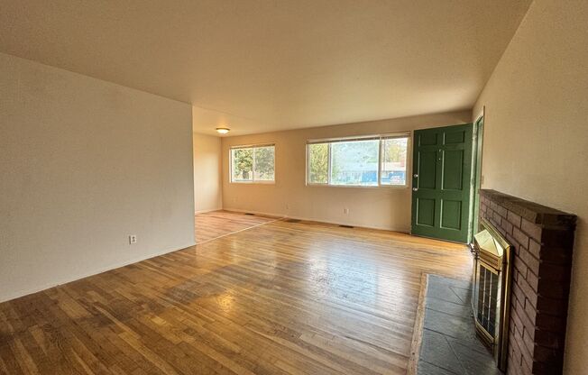 Cozy and quiet 3 bed 1 bath rambler in South Seattle