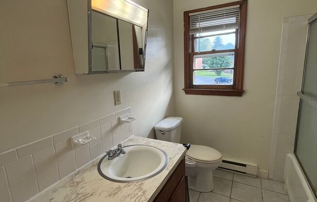 2 beds, 1 bath, 903 sqft, $1,140, Unit M-3