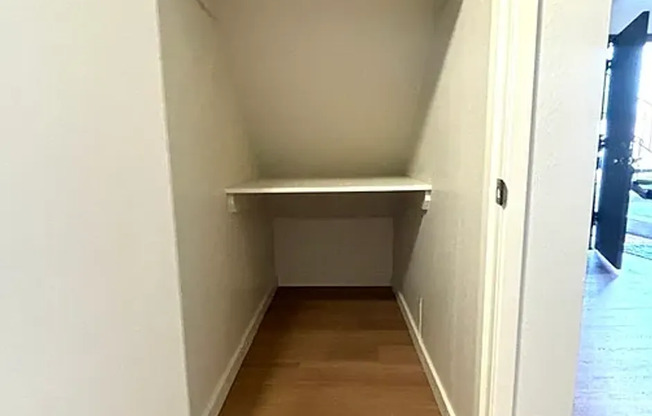 2 BD/ 1 BA ground level unit in triplex. Prime Ballard location!