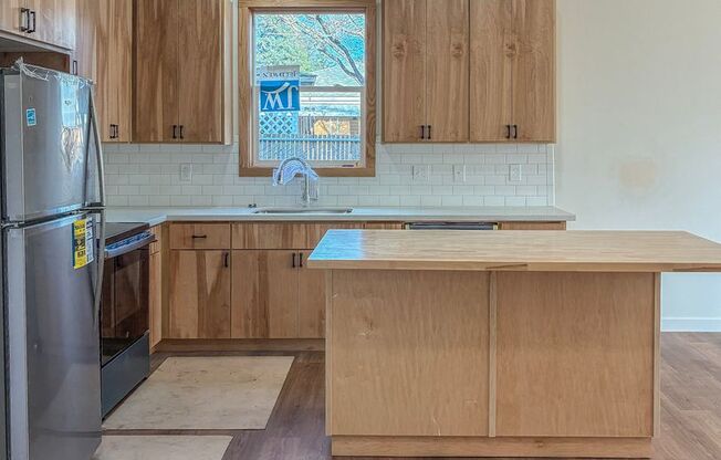 *** 3 Bedroom New Build In SE ! ONE MONTH FREE !!!!