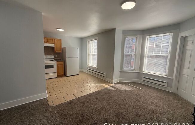 241 W QUEEN LN