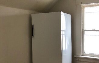 Studio, 1 bath, 400 sqft, $450, Unit 9