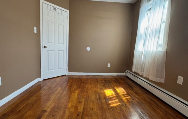 3 beds, 1.5 baths, 1,800 sqft, $3,200, Unit 2