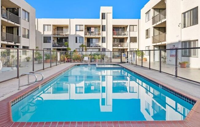 1 bed, 1 bath, $2,595, Unit Huntington Beach, CA 92647