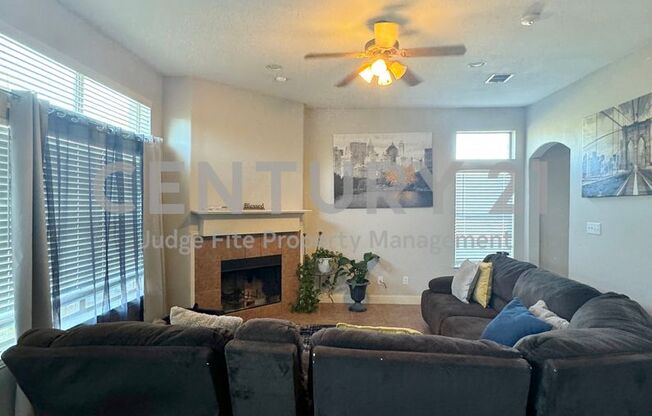 Stunning 2-Story 4/2.5/2 Townhome For Rent!