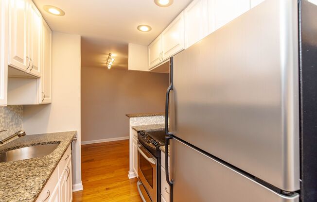 1 bed, 1 bath, $1,900, Unit 203