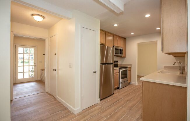 2242 KING JOHNS CT