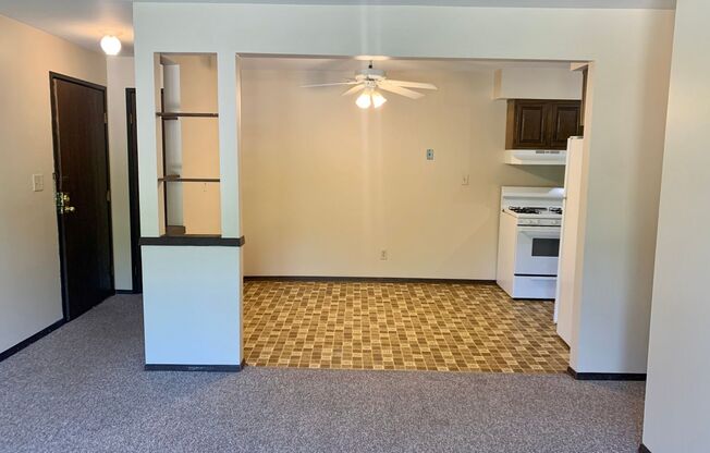 2 beds, 1 bath, 900 sqft, $999