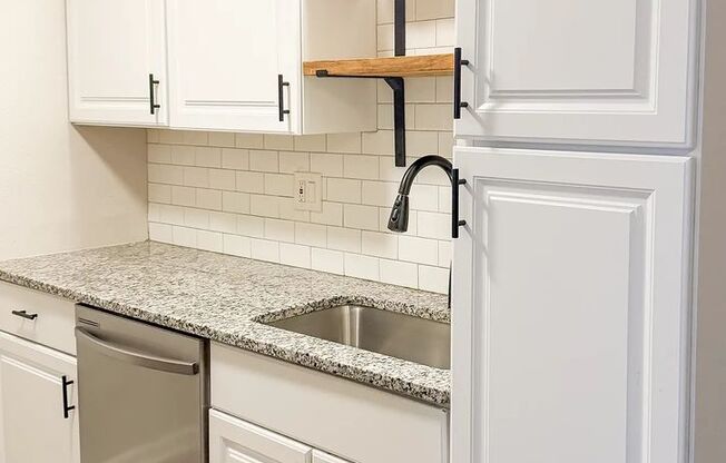 2 beds, 1 bath, 800 sqft, $995, Unit 12314-02