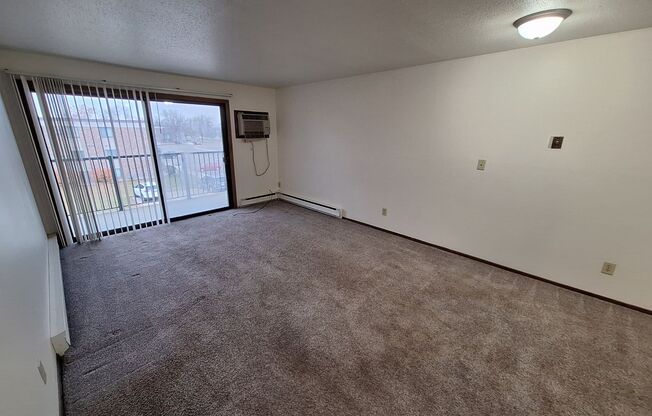 1 bed, 1 bath, 630 sqft, $695, Unit 33