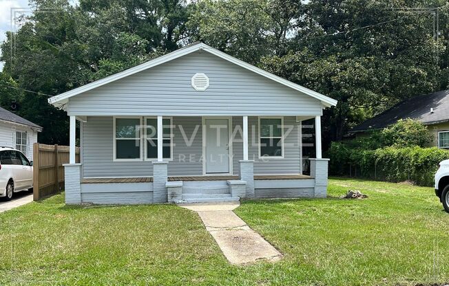 Beautiful Renovated 3 Bedroom/2 Bathroom Home in Mobile!