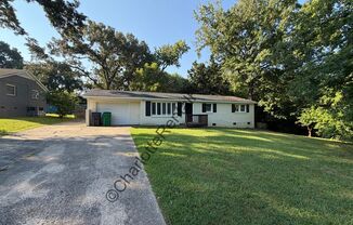 3 Bedroom 1.5 bath home in Mathews!