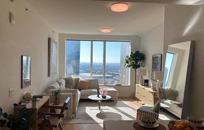 1 bed, 1 bath, 730 sqft, $3,000, Unit 889 Francisco St, UNIT 2402