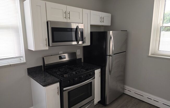 Studio, 1 bath, 500 sqft, $795, Unit B3