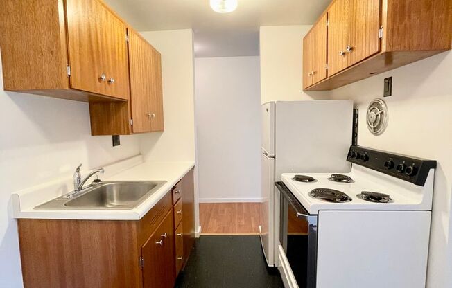 Studio, 1 bath, 464 sqft, $1,425, Unit 304