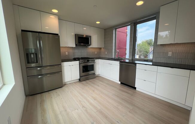 One Month Free Rent! Spacious Modern Townhome near Madrona!