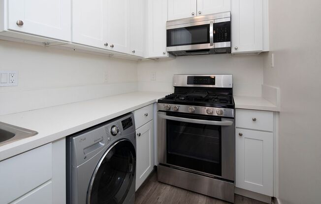 Studio, 1 bath, 500 sqft, $1,895, Unit 16