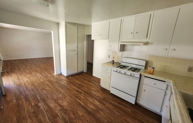 2 beds, 1 bath, 800 sqft, $1,650, Unit Unit 6