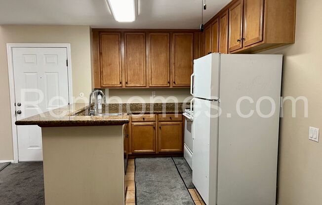 Serra Mesa, 3456 Castle Gln Dr #256, Dual Pane Windows, Granite Coutners, Community Pool, Spa and Fitness.