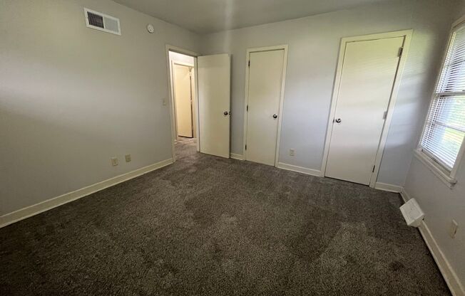 2 beds, 1 bath, 975 sqft, $1,250