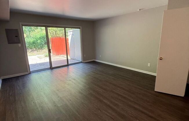 2 beds, 1 bath, 910 sqft, $1,820, Unit 52OH-10