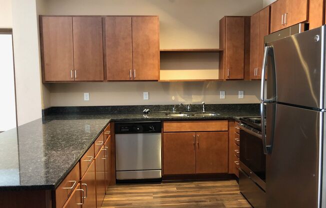 2 beds, 2 baths, 918 sqft, $1,915, Unit 204 - Embassy