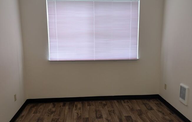 2 beds, 1 bath, 800 sqft, $1,405, Unit 1897-76