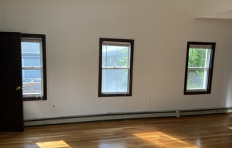 3 beds, 1 bath, $3,300
