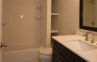 2 beds, 1 bath, $3,900, Unit 1B