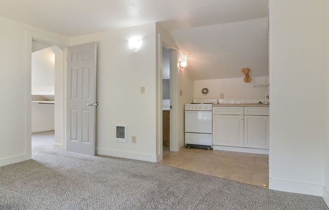 1 bed, 1 bath, $1,095, Unit 1591 High Street - 5