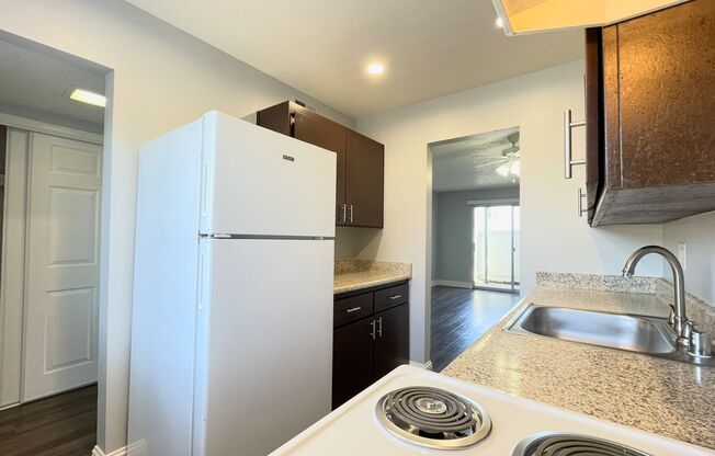 1 bed, 1 bath, 680 sqft, $1,395, Unit RO-77