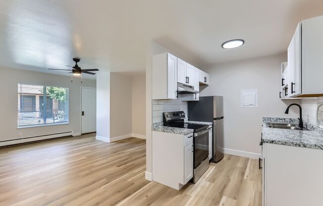 Cache Creek Flats - 1 bed 1 bath townhome – Blocks from Main Street, Windsor, CO