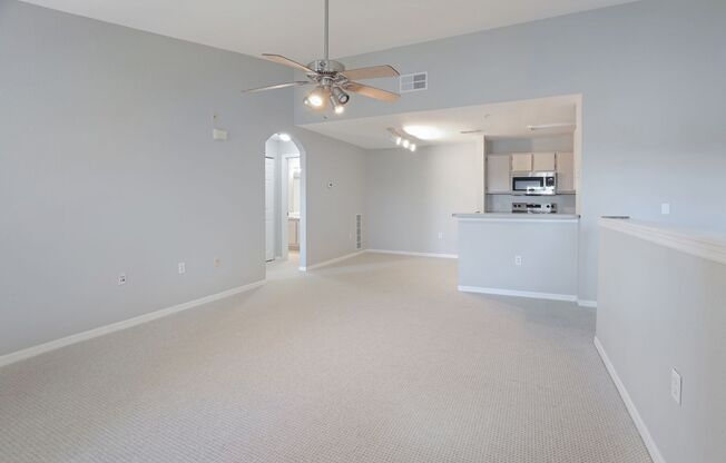 Pet-friendly 1-Bedroom with Screened-In Balcony and Community Pool Inn Lakewood Ranch!!