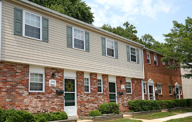 Seven Oaks Townhomes exterior front