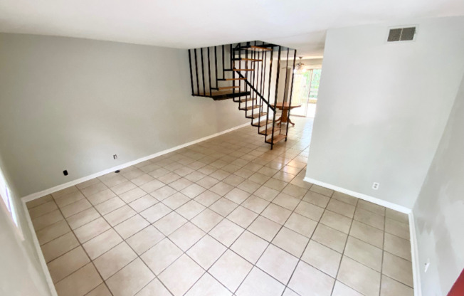 3815 Parklane Dr