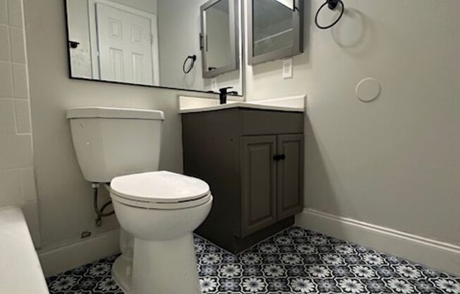 2 beds, 2 baths, 950 sqft, $2,020, Unit 7000-205